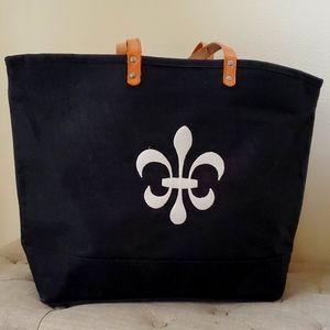 Woven weekend bag with leather straps